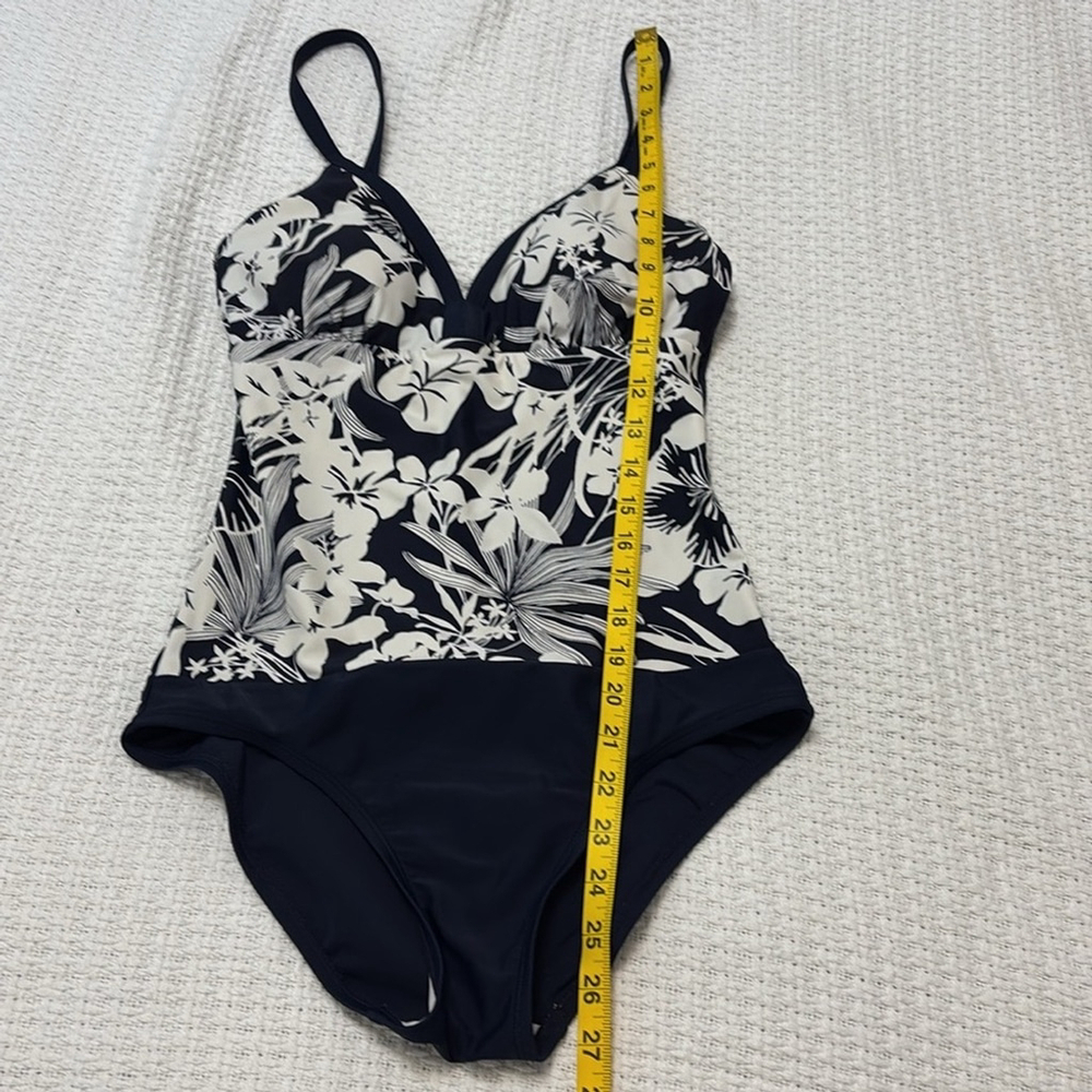 KRISTA floral Black & white one piece Bathing suit padded cups v-neck size 8 - Picture 12 of 12